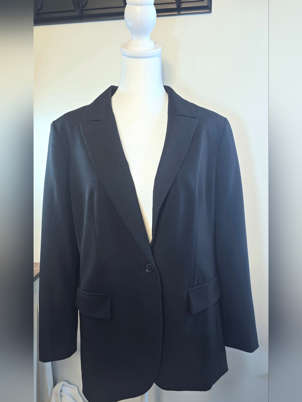 Banana Republic Sculpted Stretch Black Blazer Women's Size 8P - Picture 3 of 9